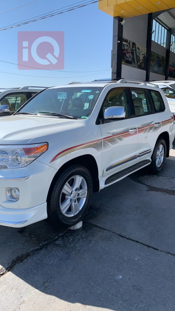 تۆیۆتا لاند کروزەر